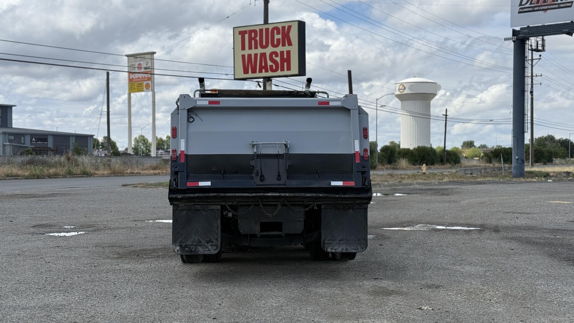 2012 FREIGHTLINER 122SD Super Tag - Image 4